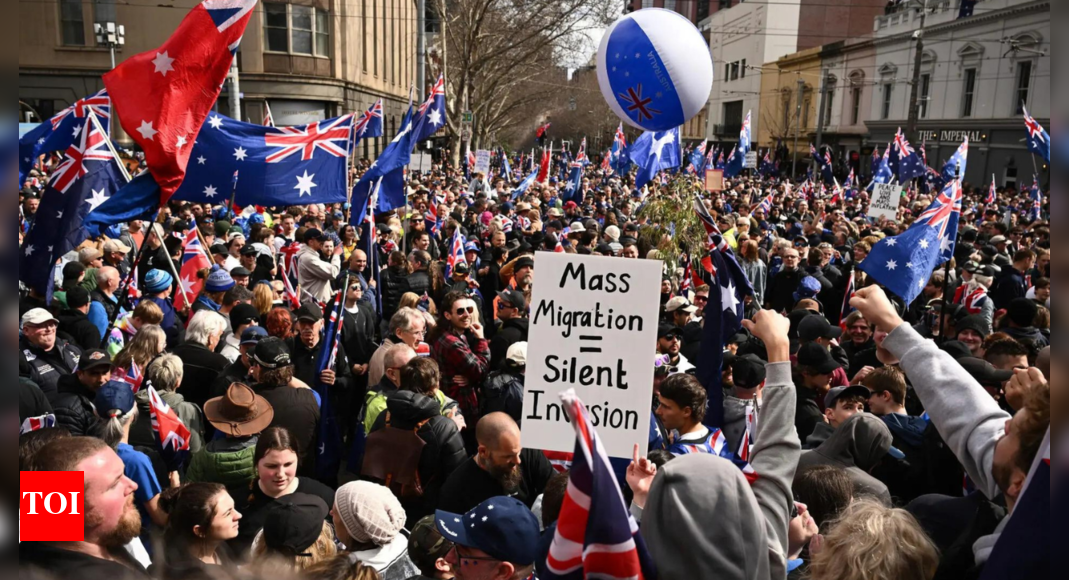 ऑस्ट्रेलिया में विरोध प्रदर्शन: सिडनी में हजारों मार्च का विरोध करते हुए आप्रवासियों का विरोध; शरणार्थी समूह में एक काउंटर -रेकैप्शन है