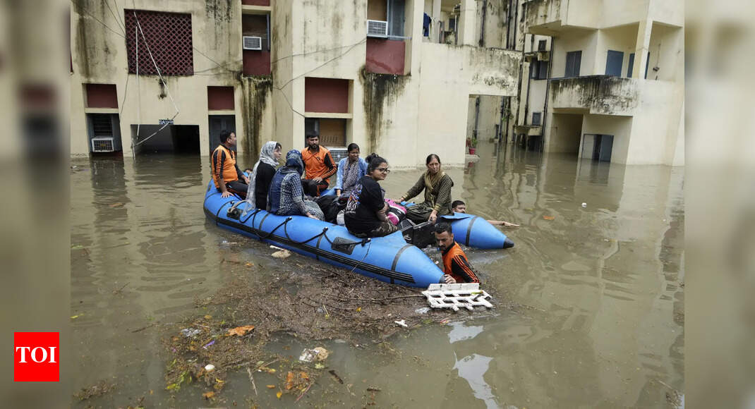 अधिक अचानक बाढ़, भूस्खलन? IMD ने अधिक आर्द्र सितंबर के लिए भारत को चेतावनी दी; रिकॉर्ड बारिश क्या है? भारत समाचार