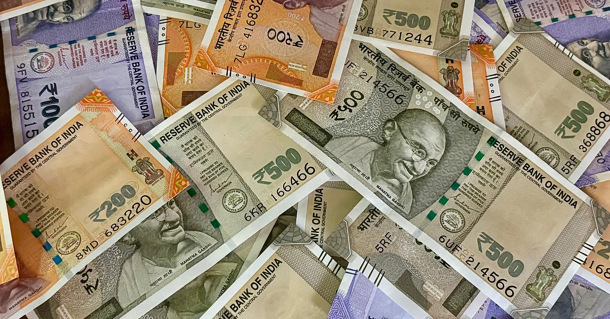 वैश्विक मुद्रा की अस्थिरता के बीच रुपया बहुत कम बदल जाता है