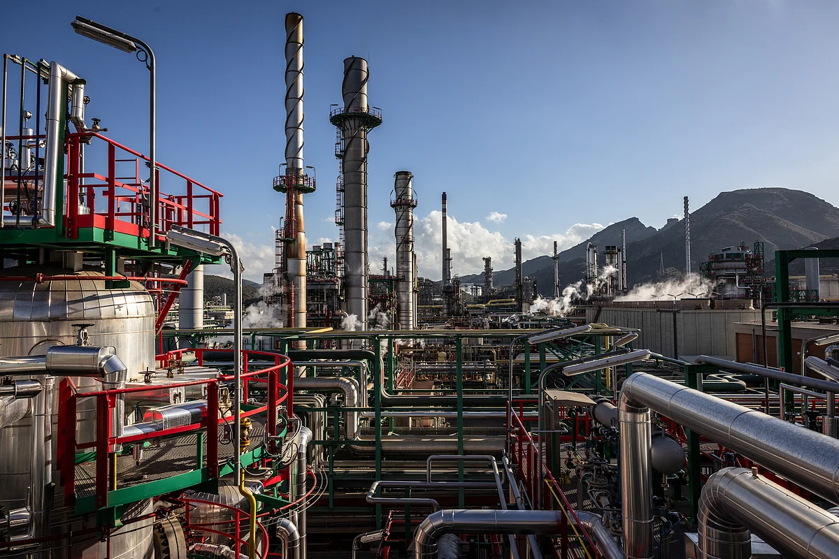 तेल में गिरावट आई है क्योंकि व्यापारी रूस पर अमेरिकी आंदोलनों के प्रभाव को खारिज कर देते हैं