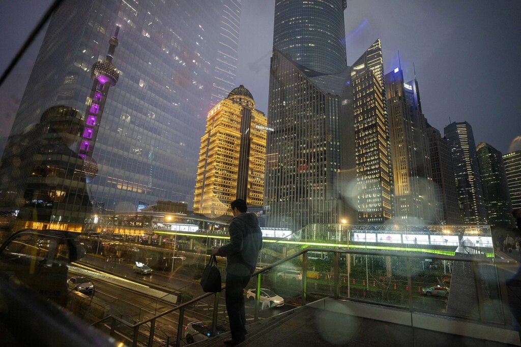 एशियाई स्टॉक प्रमुख डेटा से पहले उठते हैं, तेल गिरता है: बाजार रैप