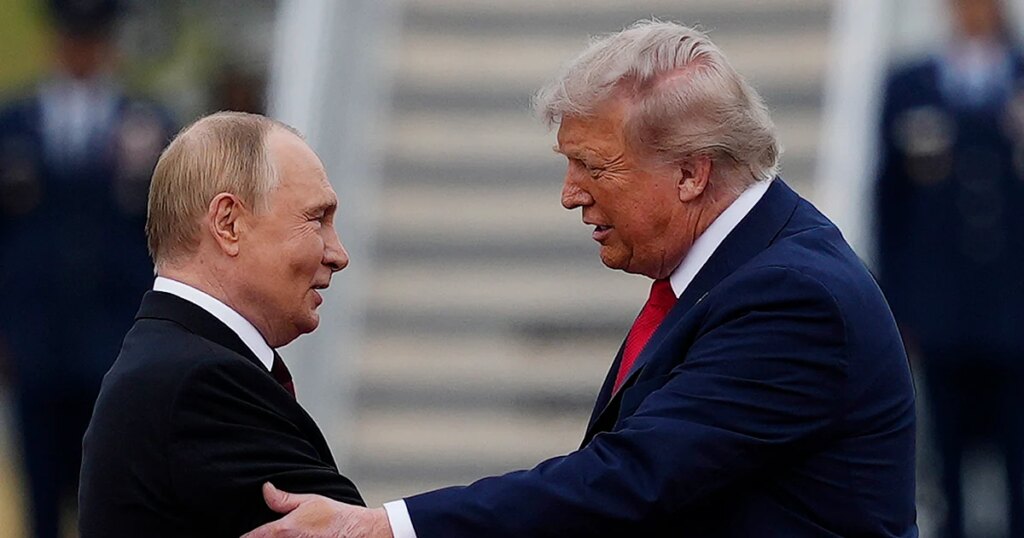 रूस के साथ संयुक्त राज्य अमेरिका का अपना व्यापार बढ़ता गया जबकि ट्रम्प ने भारत को रूसी तेल आयात के लिए दंडित किया