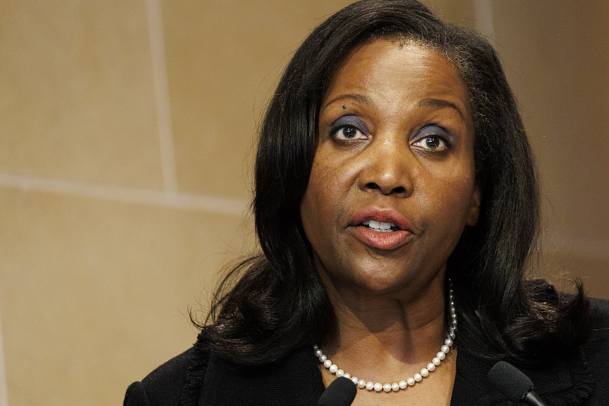 डोनाल्ड ट्रम्प लिसा कुक फूड के गवर्नर को गोली मारने के लिए आगे बढ़ते हैं, केंद्रीय बैंक हमले को तेज करते हैं