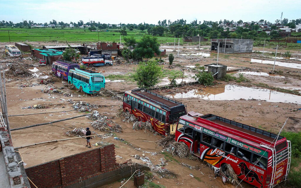 दो विशेष ट्रेनें जम्मू से 1,200 से अधिक यात्रियों के साथ फंसे हुए हैं, रविवार को 51 ट्रेनें रद्द कर दी गईं