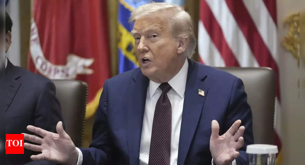 “दुनिया की दुनिया की दुनिया” का डर: ट्रम्प ने परिणामों के बारे में चेतावनी दी है कि क्या टैरिफ ढह गए; कोर्ट के कोर्ट को फिर से स्लैम