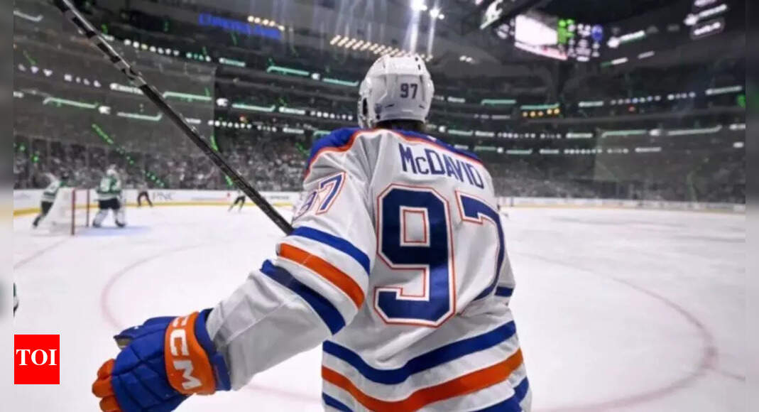 कॉमर्स की एनएचएल अफवाह: एडमॉन्टन ऑइलर्स अनिश्चितता के लिए तैयार करते हैं, क्योंकि कॉनर मैकडाविड हस्ताक्षर किए गए एक्सटेंशन के बिना सीजन शुरू कर सकते हैं। एनएचएल न्यूज
