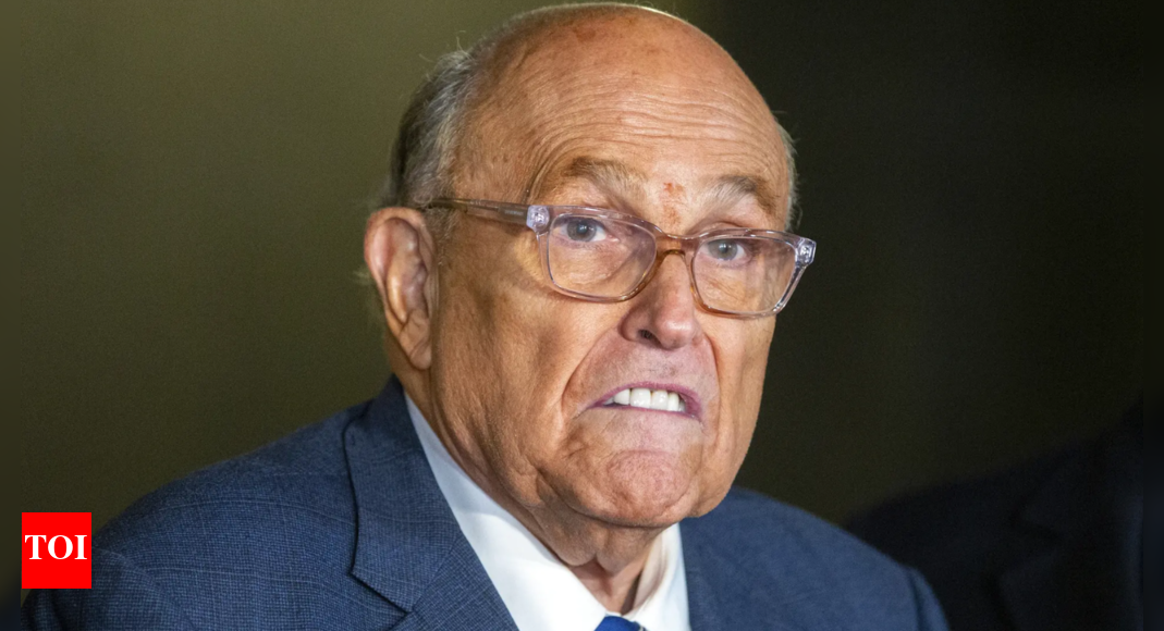 रूडी गिउलिआनी के लिए मुख्य नागरिक सम्मान: एनवाईसी के पूर्व मेयर ला लिबर्टाड का राष्ट्रपति पदक प्राप्त करने के लिए; ट्रम्प उन्हें “महान अमेरिकी देशभक्त” के रूप में ले जाते हैं