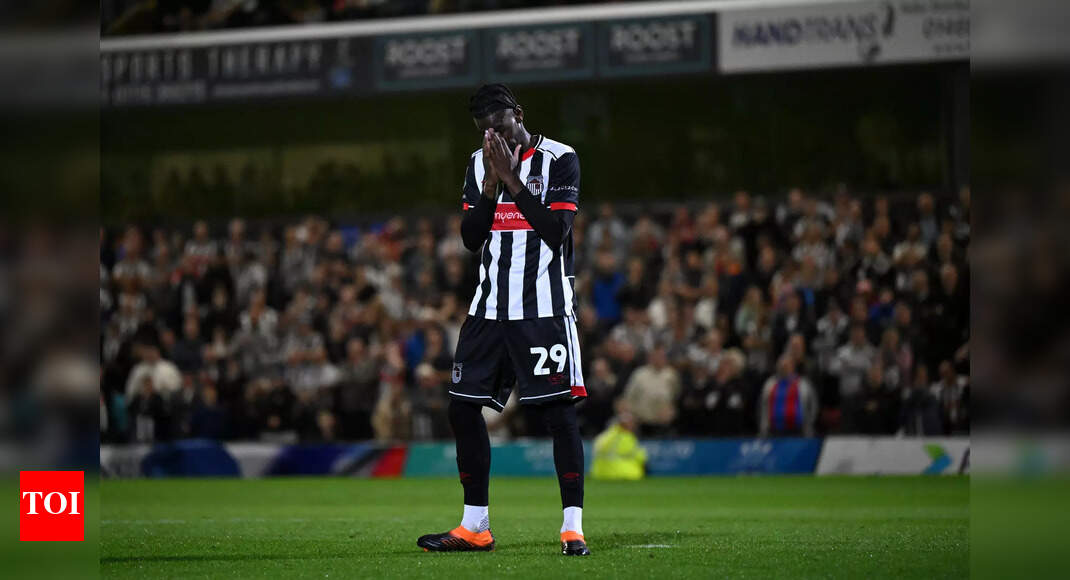 ग्रिम्सबी शहर ने मैनचेस्टर यूनाइटेड के खिलाफ अयोग्य खिलाड़ी के लिए दंडित किया; क्या उन्हें निष्कासित कर दिया जाएगा? | फ़ुटबॉल समाचार