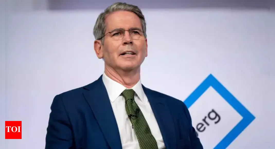 ‘हम घोषित कर सकते हैं …’: संयुक्त राज्य अमेरिका के सचिव, बगल में, शरद ऋतु में संभावित आपातकालीन आवास बताते हैं; उसकी वजह यहाँ है