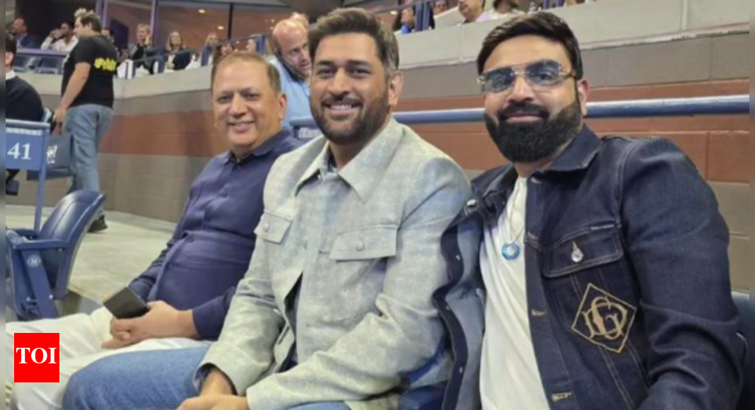 यूएस ओपन: एमएस धोनी नोवाक जोकोविच क्लैश के लिए एक आश्चर्यजनक उपस्थिति बनाता है – वॉच | क्रिकेट समाचार