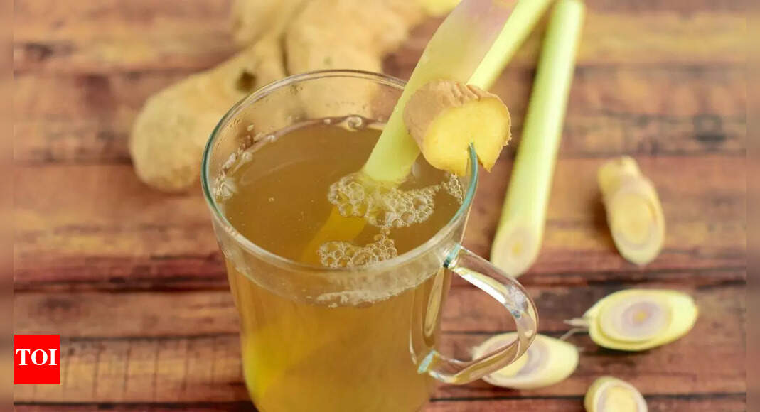 कैसे नींबू घास और अदरक की चाय पुरानी बीमारियों को रोकती है, कैंसर से लड़ती है और पाचन का समर्थन करती है; अपने लाभों को जानें |