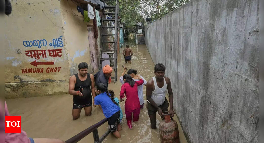 ‘पेड़ों की अवैध नक्काशी’: एससी कई राज्यों में भूस्खलन, बाढ़ पर ध्यान देता है; केंद्र उत्सर्जन नोटिस | भारत समाचार