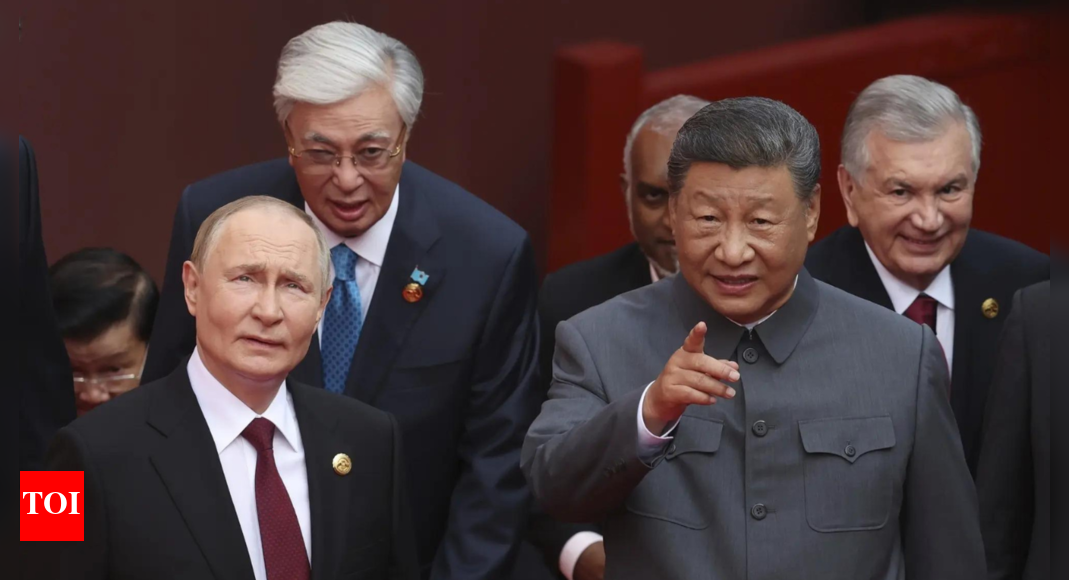 मेमे साहिब: ट्रम्प चीनी अपमान पर हंसते हैं जबकि आलोचकों ने इम्पीटेंट राष्ट्रपति को डाउनलोड किया