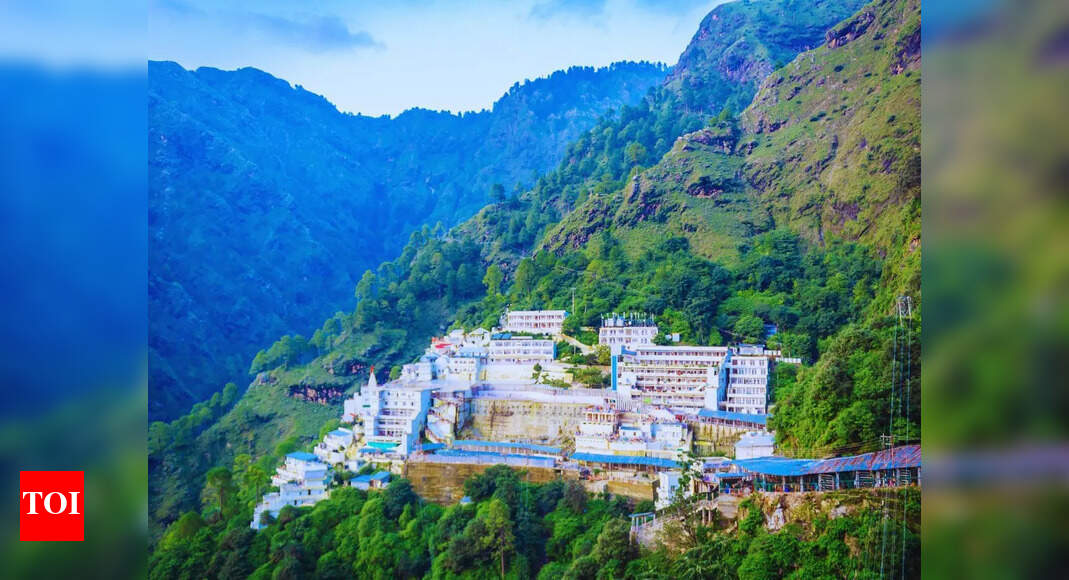 वैष्णो देवी मंदिर के दर्शन का समय कुल चंद्र ग्रहण 2025 के कारण बदल गया; नया अनुसूची प्रसारण