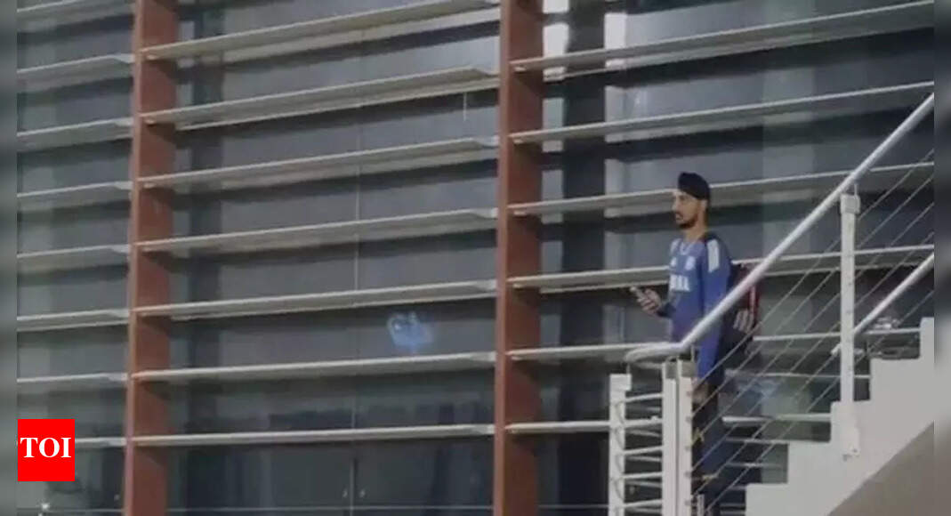 एशिया कप | शिकार में अरशदीप सिंह: पेसर लेफ्ट पेसमेकर ने बारीकी से ईओ के हिटरों के अभ्यास का अवलोकन किया – फोटो वायरल हो जाता है | क्रिकेट समाचार