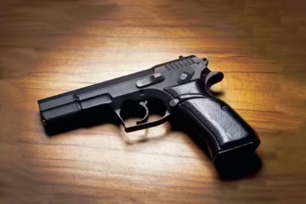 दिल्ली में ‘थाक-थाक’ गिरोह: मौरिस नगर में चोरी की गई पुलिस बंदूक; Glock बेचने की योजना | दिल्ली न्यूज