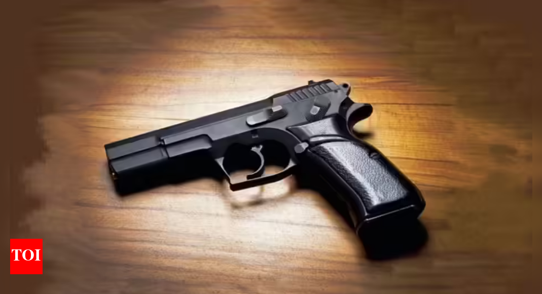दिल्ली में ‘थाक-थाक’ गिरोह: मौरिस नगर में चोरी की गई पुलिस बंदूक; Glock बेचने की योजना | दिल्ली न्यूज दिल्ली में ‘थाक-थाक’ गिरोह: मौरिस नगर में चोरी की गई पुलिस बंदूक; Glock बेचने की योजना | दिल्ली न्यूज