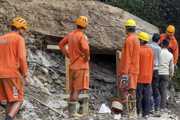5 मारे गए जबकि भूस्खलन कुश में घरों को कुचलते हैं | भारत समाचार
