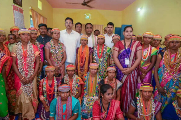 गवर्नर कम्बम्पति बॉन्डघति और बोंडा जनजाति के समग्र विकास की वकालत करते हैं भुवनेश्वर समाचार