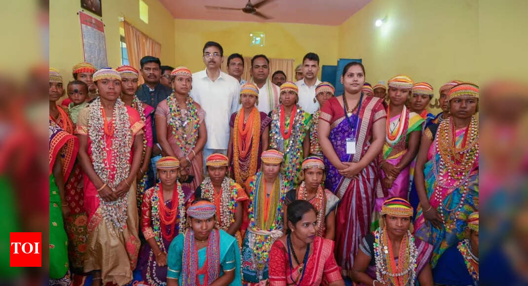 गवर्नर कम्बम्पति बॉन्डघति और बोंडा जनजाति के समग्र विकास की वकालत करते हैं भुवनेश्वर समाचार