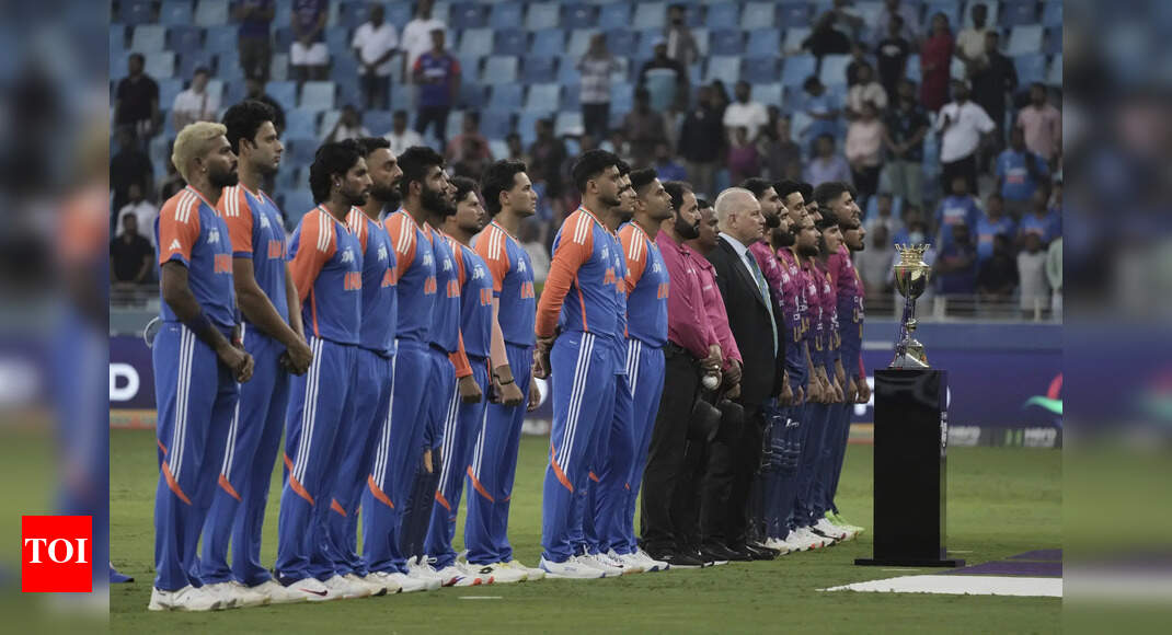 एशिया कप 2025: नया रिकॉर्ड! भारत अपमानित करता है ईओयू, दुबई में T20I मील का पत्थर बनाता है क्रिकेट समाचार