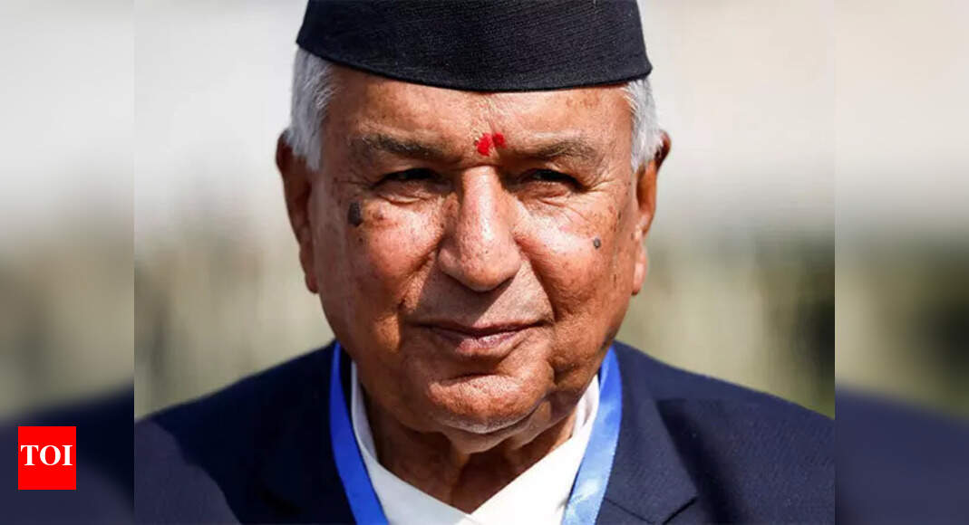 ‘एक कठिन स्थिति को हल करने के लिए प्रयास करें’: नेपाल के राष्ट्रपति नागरिकों को आश्वस्त करते हैं; इस बारे में कोई सहमति नहीं है कि आगे कौन नेतृत्व करेगा