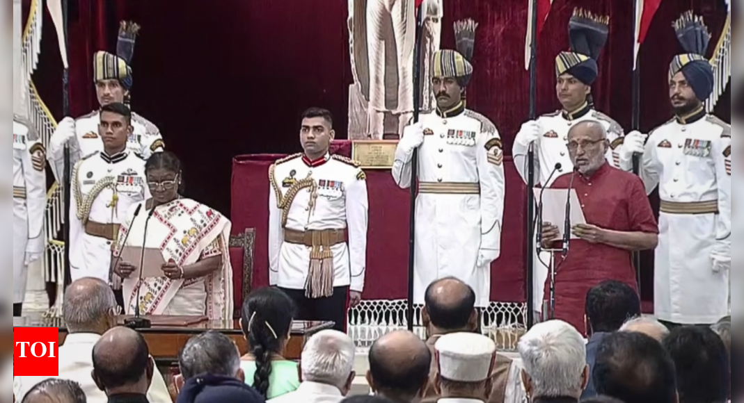 भारत को एक नया वीपी मिलता है! सीपी राधाकृष्णन 15 वें उपाध्यक्ष के रूप में शपथ लेता है; जगदीप धनखार वर्तमान | भारत समाचार