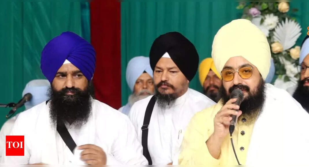Gargajj de Akal Takht ने ‘गलतफहमी गुरबानी’ द्वारा उत्तरार्द्ध के निषेध को उठाने के बाद पहली बार धाद्रियनवाला के साथ मंच साझा किया। भारत समाचार