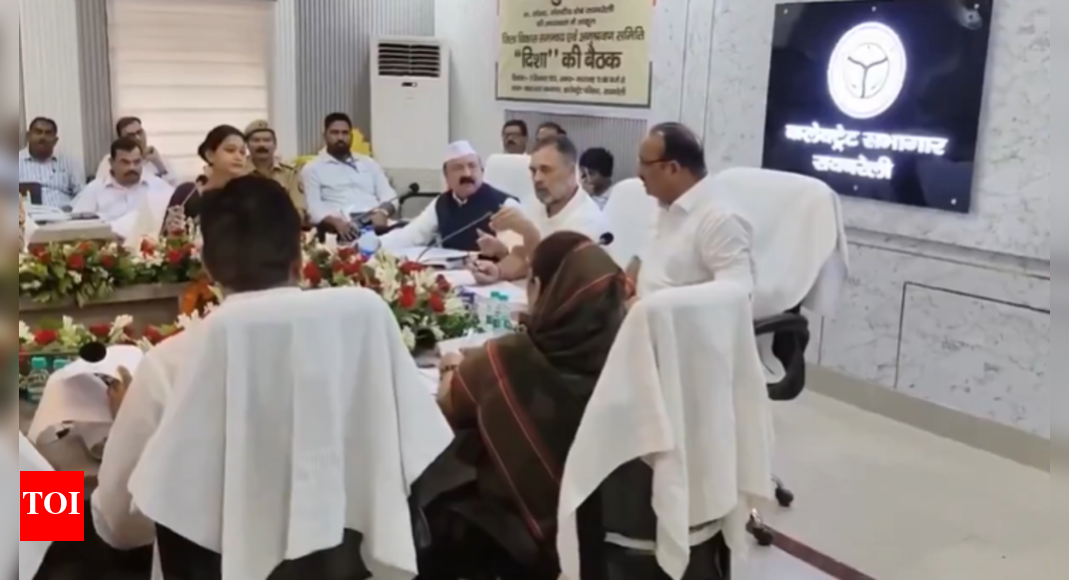 ‘लेनी चहिए थी’ यूपी मीट में अनुमति: भाजपा के मंत्री राहुल गांधी, गर्म तर्कों में भाग लेते हैं – देखो | भारत समाचार