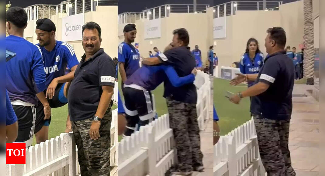 शुबमैन गिल अपने पैरों को छूता है? भारत के आगे बनाम पाकिस्तान, बैटर का इशारा दिल अर्जित करता है | क्रिकेट समाचार