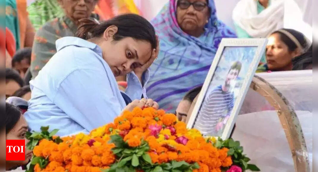 भारत-पाकिस्तान पहलगाम के आतंकवादी हमले में मारे गए लोगों के अपमान के साथ मेल खाता है: पीड़ित की पत्नी | भारत समाचार भारत-पाकिस्तान पहलगाम के आतंकवादी हमले में मारे गए लोगों के अपमान के साथ मेल खाता है: पीड़ित की पत्नी | भारत समाचार