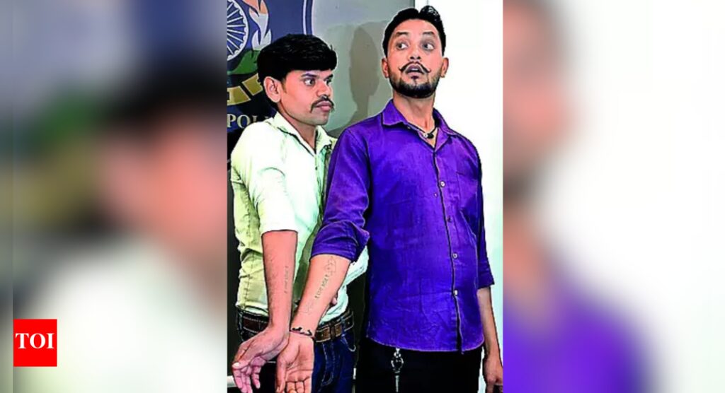 ‘नेवर लॉस्ट होप’: टैटू अहमदाबाद की पुलिस को बहरे और आपसी पुरुषों के रिश्तेदारों को खोजने में मदद करता है; 15 साल बाद इकट्ठा हुआ | अहमदाबाद समाचार