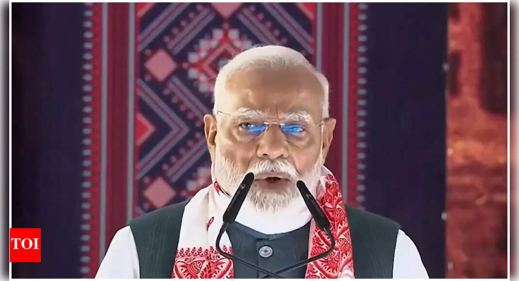 ‘उन्होंने घुसपैठ को जमीन दी’: प्रधान मंत्री मोदी ने कांग्रेस को हिट किया; असम में सबसे पुरानी पार्टी की ‘वोटिंग पॉलिसी’ की अशांत जनसांख्यिकी की पुष्टि करता है भारत समाचार