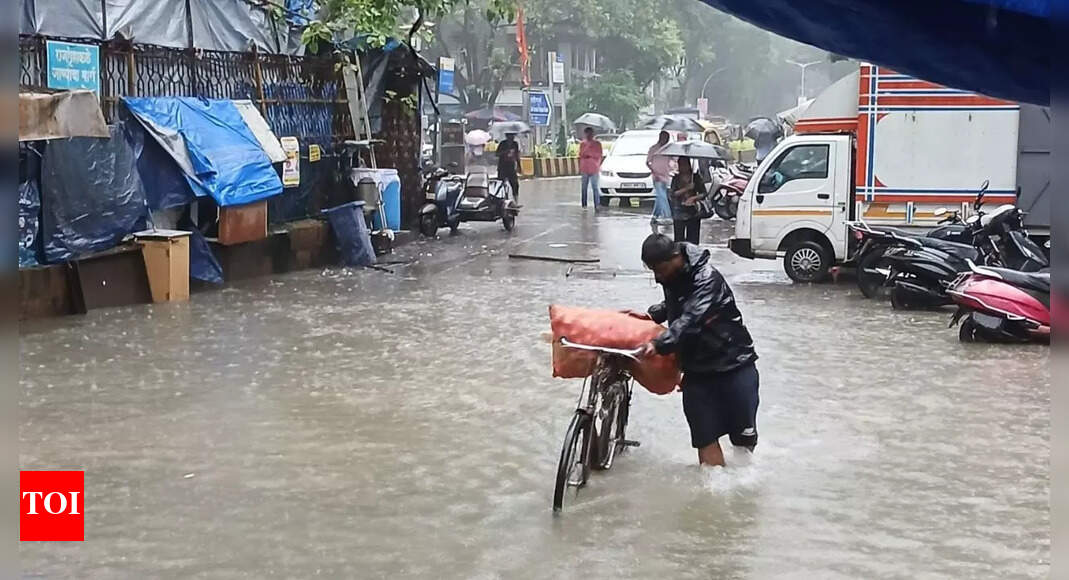 मुंबई ने भारी बारिश से मार दिया: IMD ‘लाल’ अलर्ट का उत्सर्जन करता है; रिटर, ट्रैफिक ट्रैफिक रुकावट | मुंबई न्यूज