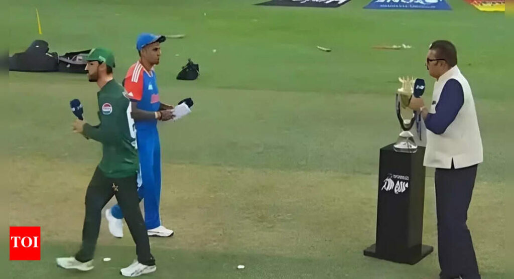 भारत बनाम पाकिस्तान विवाद: क्रिकेट में हाथ क्यों महत्वपूर्ण हैं: नियम और प्रोटोकॉल समझाया | क्रिकेट समाचार
