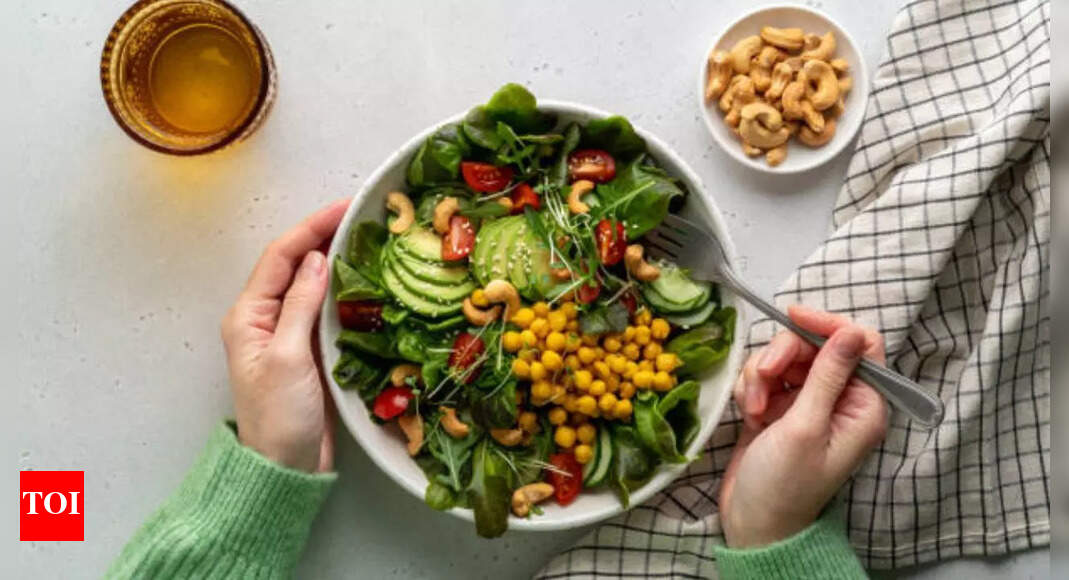 कार्डियोलॉजिस्ट ने पांच दैनिक ओकिनावा की आदतों को साझा किया जो उनके जीवन में दशकों को जोड़ देगा