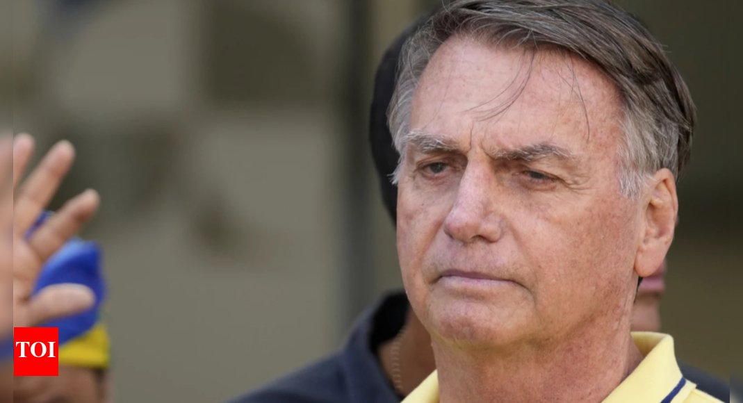 ‘उल्टी, निम्न रक्तचाप’: ब्राजील के पूर्व अध्यक्ष, जायर बोल्सोरो, अस्पताल में भर्ती; बेटा ‘आपातकाल’ की पुष्टि करता है