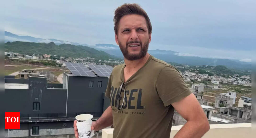 ‘भारतीय क्रिक खिलाड़ियों को दोष न दें, उन्हें ऊपर से आदेश दिए गए थे’: शाहिद अफरीदी इन हैंडशेक रो | क्रिकेट समाचार