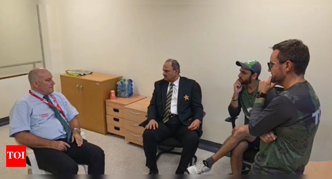 नाटक स्ट्रैट! पीसीबी टैग एंडी पाइक्रॉफ्ट ‘विवादास्पद’, कहते हैं कि उन्होंने पाकिस्तान सलमान आगा के कप्तान से माफी मांगी | क्रिकेट समाचार