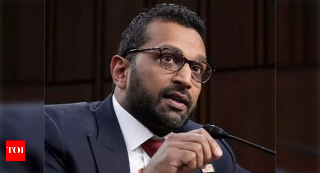 ‘आई विल’: ट्रम्प-एपस्टीन के जन्मदिन के नोट की ‘जांच’ करने के लिए एफबीआई के काश पटेल; संयुक्त राज्य अमेरिका के राष्ट्रपति के लिए आगे की समस्याएं?