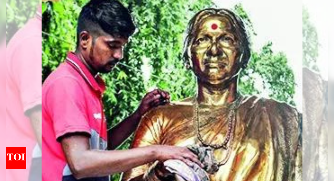 Meenatai की प्रतिमा प्रोफनाबा, 1 राजनीतिक आक्रोश के बीच में | भारत समाचार