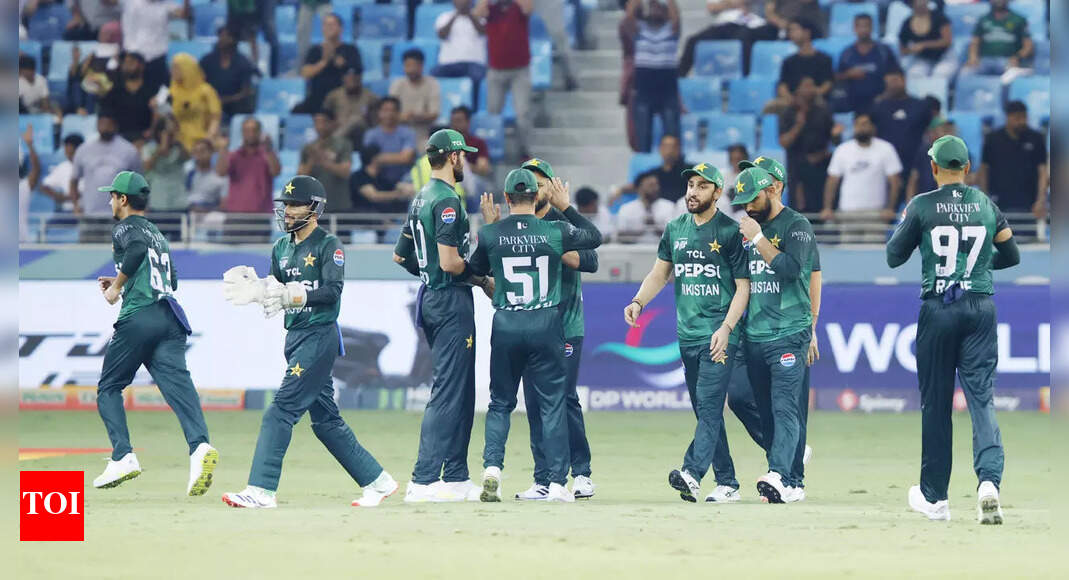 हैंडशेक के विवाद के बीच में, पाकिस्तान के क्रिकेट को एक नए तूफान का सामना करना पड़ता है: खिलाड़ियों के खिलाड़ियों पर भ्रष्टाचार की पंक्ति विस्फोट हो जाती है। क्रिकेट समाचार