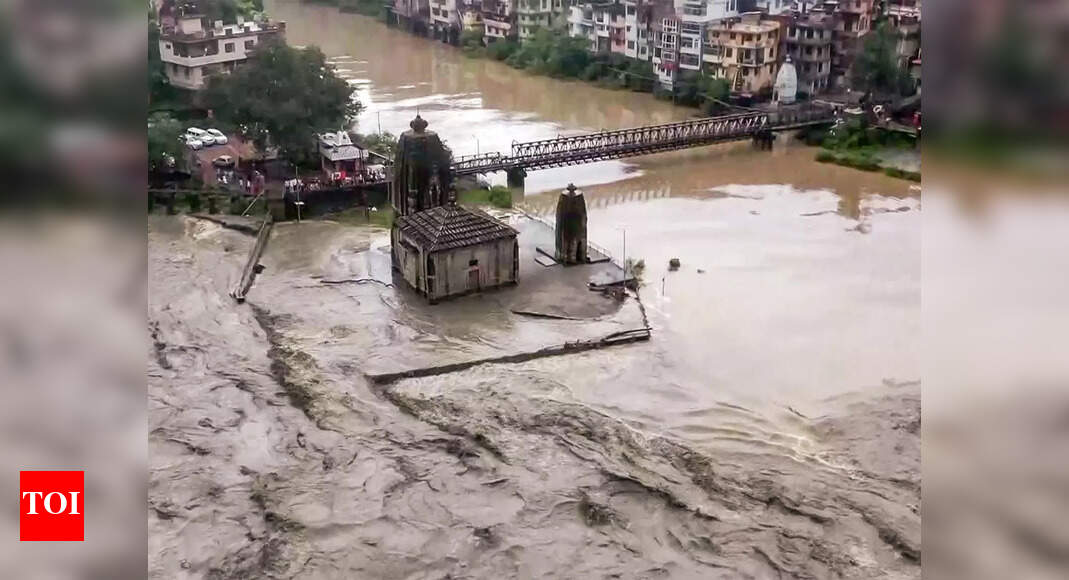 हिमाचल प्रदेश बारिश के रोष: मानसून की शुरुआत के बाद से 400 से अधिक मृत; 3,000 से अधिक पूरी तरह से नष्ट घरों | भारत समाचार