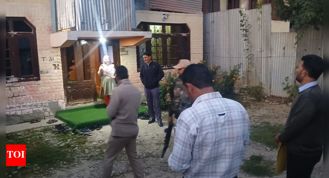 आतंक के लिए अपराध का मामला: जे एंड के पुलिस के खुफिया लेखाकार विंग ने पूरे घाटी में छापेमारी की; श्रीनगर, पुलवामा और अनंतनाग शामिल | भारत समाचार