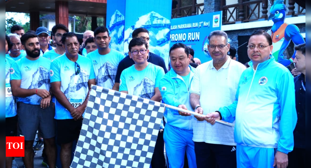 पुष्कर सिंह धामी आदि कैलाश फ्लैग पारिक्रम मैराथन, लोगो प्रस्तुत करते हैं | भारत समाचार