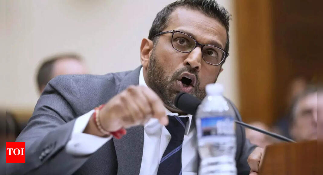 चार्ली किर्क जांच के बारे में काश पटेल की मुख्य घोषणा: हाथ जेस्चर, ‘मिस्ट्री फ्लाइट’ कोणों की जांच की