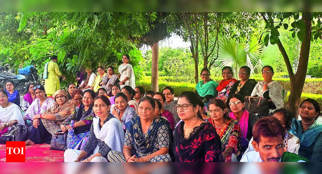 नियुक्त, अनदेखा और अवैतनिक: भारत के ‘अदृश्य’ शिक्षकों को जानें | भारत समाचार