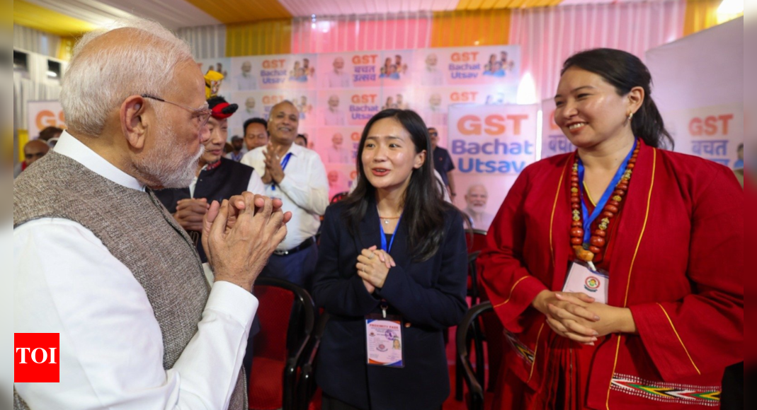 ‘GST BACAT UTSAV’: PM मोदी त्रिपुरा में व्यापारियों और उद्यमियों के साथ बातचीत करता है; प्रमुख क्षेत्रों के लिए लाभों पर प्रकाश डालता है | भारत समाचार