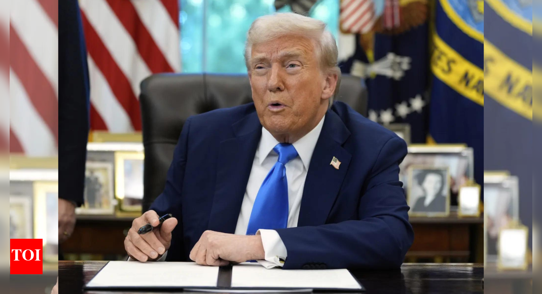 चार्ली किर्क की हत्या: डोनाल्ड ट्रम्प ने ‘घरेलू आतंकवादी संगठन’ के रूप में एंटिफा लेबलिंग में आदेश पर हस्ताक्षर किए; विचाराधीनता