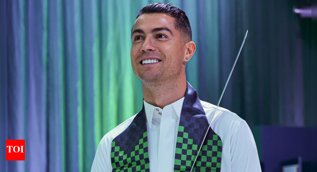 क्रिस्टियानो रोनाल्डो एक ईमानदार संदेश भेजता है जब नासर के कप्तान ने सऊदी अरब नेशनल डे मनाया सऊदी फुटबॉल समाचार